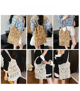 Vues détaillées de sacs en paille tissés à pompons en kaki et blanc crème