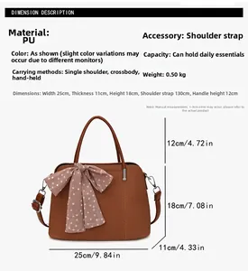 Vue détaillée des dimensions du sac tissé marron en PU avec un nœud rose élégant