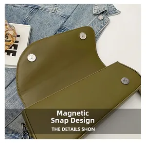 Détail du sac bandoulière vert olive montrant son fermoir magnétique et ses coutures nettes