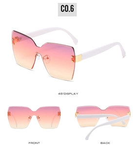 Detailansichten der farbverlaufenden pinken Oversize-Sonnenbrille mit weißen breiten Bügeln