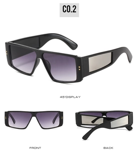Détail de lunettes de soleil noires avec rivets dorés et verres dégradés violets