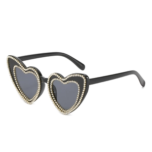 Heart Shaped Sunglasses For Women Rhinestone Studded PC Frame UV400 Protection Retro Fashion Party Peach Eyewear