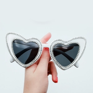 Trendy heart-shaped sunglasses with white frame and double-row crystal rhinestones