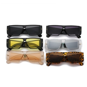 Lot de six lunettes de soleil rectangulaires tendance aux couleurs variées et style Y2K