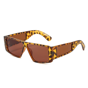 Lunettes de soleil carrées rétro en écaille de tortue avec des verres marron