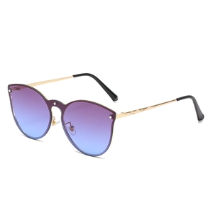 Chic cat eye sunglasses with gold metal frame and purple-blue gradient lenses
