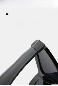 Detailansicht der glänzend schwarzen Cateye-Sonnenbrille mit stabilen Bügelscharnieren