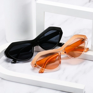 Modische sechseckige Cat-Eye-Sonnenbrille in Schwarz und transparentem Orange