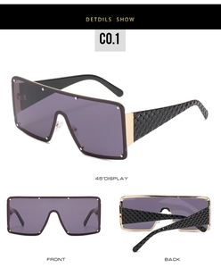 Detailansicht der quadratischen Übergroße-Sonnenbrille mit Bügeln in Rautenmuster-Struktur