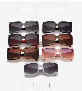 Lunettes de soleil carrées oversize multicolores avec montures larges et verres dégradés