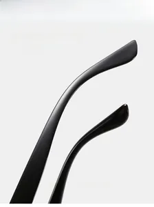 Detail of glossy black ergonomic curved temples on trendy square frame sunglasses