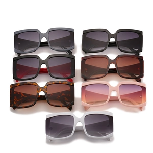 Lunettes de soleil carrées oversize modernes multicolores avec verres dégradés