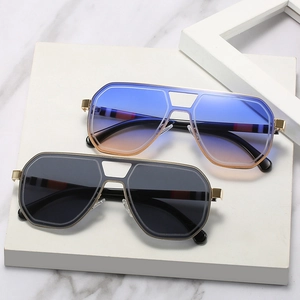 Fashionable oversized aviator sunglasses with gold metal frame and gradient lenses