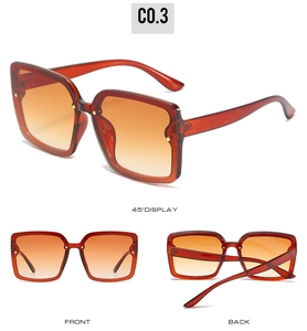 Affichage à trois vues de lunettes de soleil carrées en écaille et verres dégradés