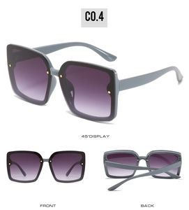 Vue sous trois angles de lunettes de soleil carrées avec monture gris-bleu et verres dégradés