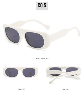 Trois vues de lunettes de soleil rétro blanches avec verres gris et monture large en PC