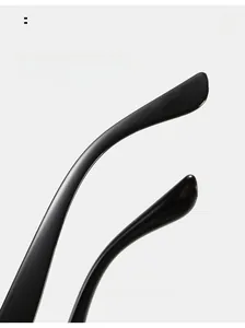 Détail des branches de lunettes noires courbées pour un port confortable et ergonomique