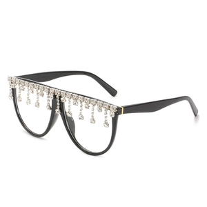 Luxuriöse Übergroße Strass-Sonnenbrille mit schwarzem Rahmen und Kristall-Fransen