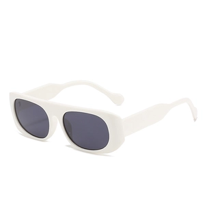Lunettes de soleil rétro blanches surdimensionnées avec monture plate pour femme