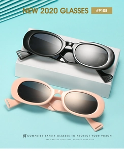 Détail de lunettes de soleil rondes à monture large en noir et rose clair avec branches antidérapantes