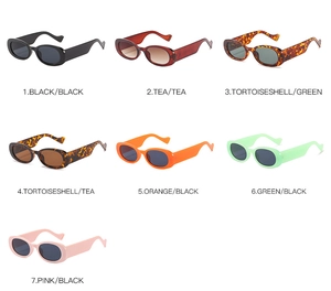 Assortiment de lunettes de soleil ovales rétro avec branches ondulées colorées