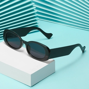 Lunettes de soleil rondes rétro avec larges branches et bouts géométriques ondulés