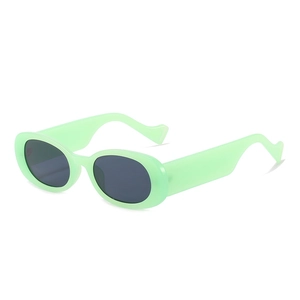Lunettes de soleil ovales vert menthe rétro avec branches ondulées et verres foncés