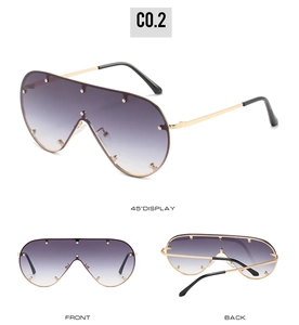 Detailansichten der Oversize-Nietensonnenbrille mit lila Verlaufsgläsern und Goldrahmen