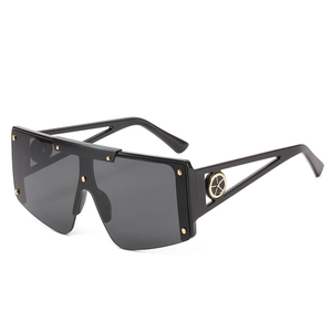 Oversized One Piece Shield Sunglasses For Women Men Fashion Shield Eyewear With Gold Rivet Decoration Outdoor UV400 Protection Sunglasses
