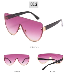 Vue sous trois angles de lunettes de soleil oversize avec verres dégradés roses