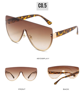 Vues sous trois angles de lunettes de soleil masque avec branches léopard et verres dégradés