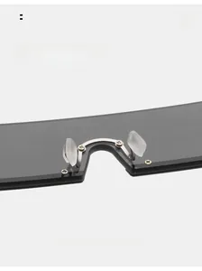 Detail of soft silicone nose pads with silver metal support on square sunglasses