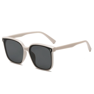 Occhiali da sole retrò squadrati con montura beige crema e lenti grigio scuro per uomo e donna