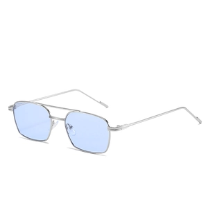 Lunettes de soleil carrées en métal argenté avec verres bleu clair et double pont