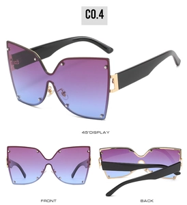Trois vues de lunettes de soleil papillon surdimensionnées à dégradé violet et branches