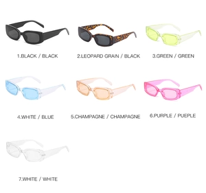 Vue détaillée de lunettes de soleil vintage carrées en plusieurs couleurs gelée