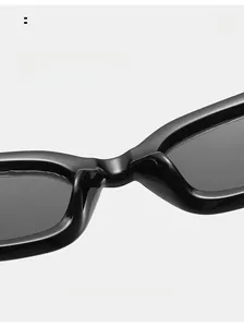 Détail des plaquettes de nez intégrées pour un confort optimal sur lunettes noires