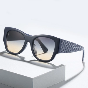 Chic square frame sunglasses with gradient lenses and textured woven temple detail