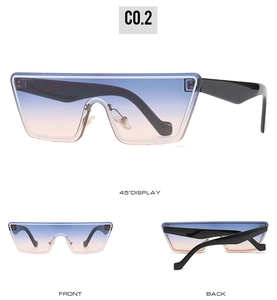 Détail de lunettes de soleil plates avec verres dégradés bleu-rose et monture noire
