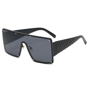 Lunettes De Soleil Carrées Monobloc Protection UV400 Décor Rivets Texture Matelassée Branches Larges Trendy Pour Femme