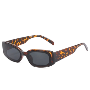Lunettes De Soleil Carrées Rétro Protection UV400 Monture En Plastique Couleur Gelée Lunettes Tendances Pour Femmes Hommes