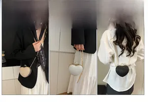 Sac de soirée pailleté en forme de cœur porté en pochette, main ou bandoulière dorée