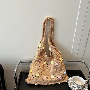 Sac fourre-tout beige en maille avec fleurs 3D colorées et texture crochet pour femme