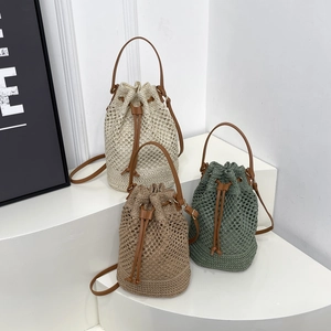 Sac Seau en Paille Tissée pour Femmes Mode Cordon Ajouré Sac à Bandoulière Vacances Plage Sac à Main Avec Bretelles en Cuir