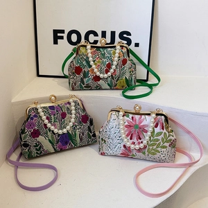 Vintage Floral Embroidery Evening Bag With Artificial Pearl Handle Elegant Women Kiss Lock Handbag Retro Crossbody Bag