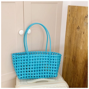 Sac cabas tissé ajouré bleu vif pour les vacances d'été et l'usage quotidien