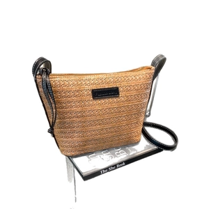 Straw woven large capacity bucket bag with black leather straps and fashion label
