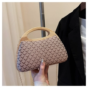 Detail of hand-woven mesh texture and natural wooden handle on a beige crossbody bag