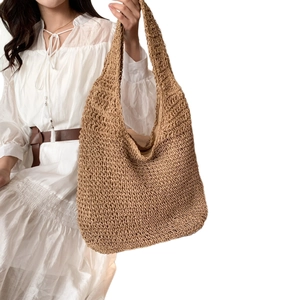 Sac cabas en paille tissé à la main marron avec large bandoulière et grande capacité