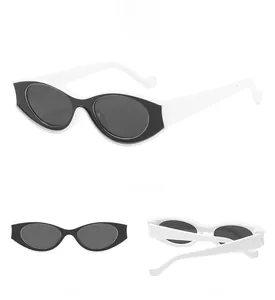 Mehrwinkel-Ansicht der weißen Retro-Sonnenbrille mit dunklen Gläsern in 3 Ansichten
